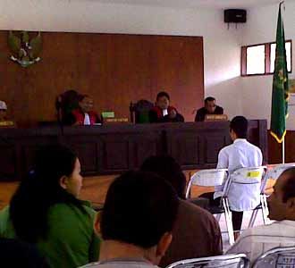 Peneror Radio 99ers Divonis 9 Bulan