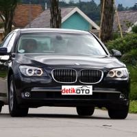 Mencicipi Mewahnya New BMW 730Li