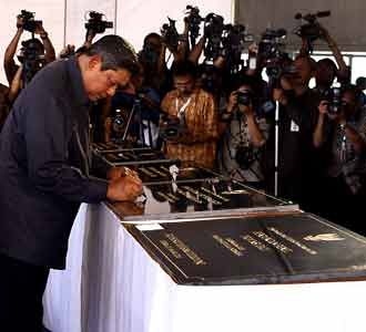 SBY Resmikan Tol Kanci-Pejagan