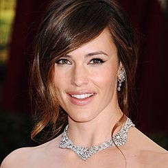 Dirayu Lewat Email, Jennifer Garner Bertekuk Lutut