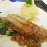 Veal Bratwurst a la Magenta Grill Veal Bratwurst a la Magenta Grill