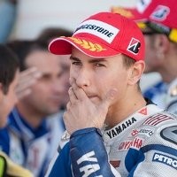 Lorenzo Sumbang Sepatu untuk Haiti