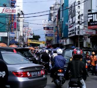 Hiruk Pikuk di Jalan Dalem Kaum Hiruk Pikuk di Jalan Dalem Kaum