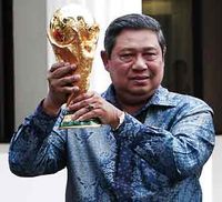 SBY Terima Trofi Piala Dunia