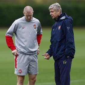 Arsenal Pinjamkan Senderos ke Everton 