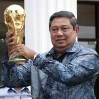 Di Atas KA, SBY Mimpi Indonesia ke Piala Dunia