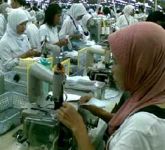 Melongok Pabrik Panarub Dwikarya