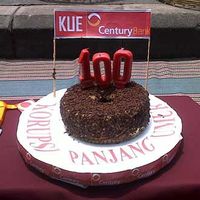 Kue Century Jadi Rebutan Koruptor