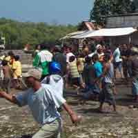 Peninjauan Barang Bukti Kasus Korupsi Nyaris Ricuh