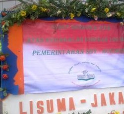 Istana Dikado Karangan Bunga & Ratusan Balon