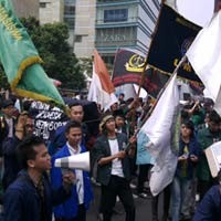 6.000 Buruh Longmarch ke DPR, Jalan ke Slipi Ditutup