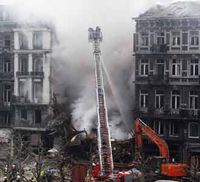 Ledakan Gas Robohkan Apartemen