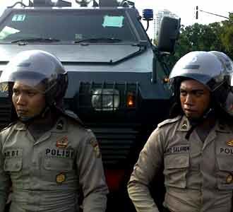 Aksi Polisi di Depan Istana 