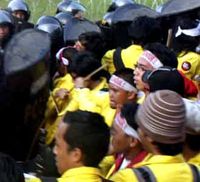 Demo di Depan Istana Ricuh
