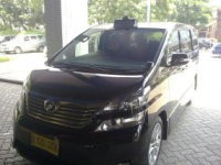 Dilayani Bak Raja di Taksi Mewah Vellfire