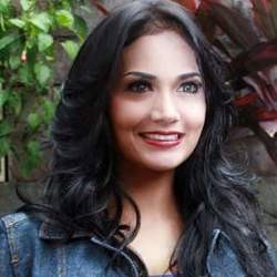 Krisdayanti-Raul Lemos Mesra di Bali