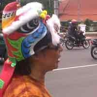 Gayatri Ramaikan Demo 100 Hari Kinerja SBY-Boediono