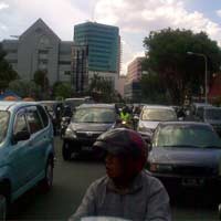 Pengunjuk Rasa Membubarkan Diri, Jalan Gubernur Suryo Dibuka