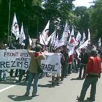 Demonstrasi di Gedung Sate Mulai Memanas