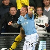 Pelempar Misil Dilarang Masuk Old Trafford