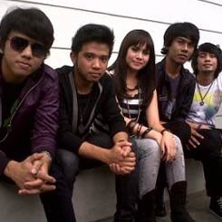 Manggung, Geisha Pernah Dibayar Nasi Bungkus