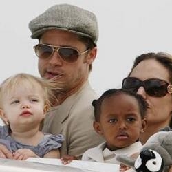 Jolie-Pitt Bertengkar Rebutan Anak