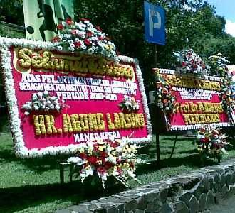 Karangan Bunga untuk Rektor ITB