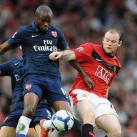 Menyelinap di Antara Dua Gajah