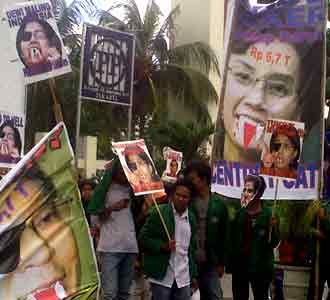 Kapak Gelar Demo di Warung Daun