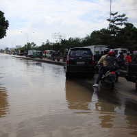 Jalur Rancameong-Gede Bage Tergenang Air Setinggi Lutut