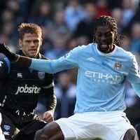 Adebayor-Kompany Menangkan City