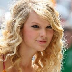 Taylor Swift Syok Raih Piala Album of the Year