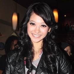 Poppy Bunga Stop Pakai Baju Seksi Demi Pacar