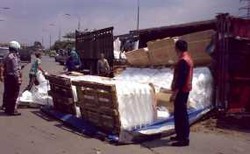 Rem Blong, Truk Terguling di Tol Purbaleunyi