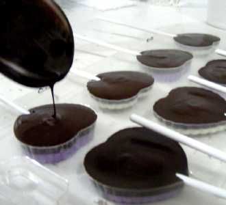 Jelang Valentine, Coklat Laris Manis