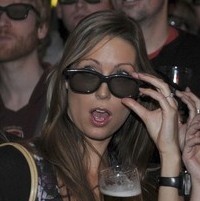 Asyiknya Nonton Arsenal vs MU dengan Efek 3D