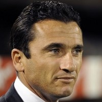 Allegri Kalahkan Mourinho