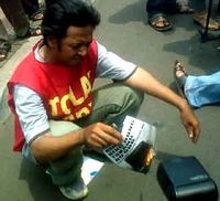 Foto SBY Disapu Lalu Dibakar