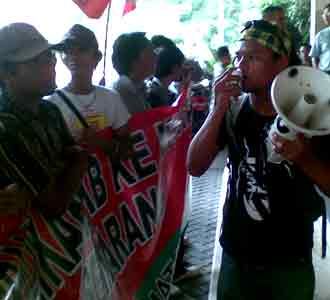 Muhaimin Didemo Pendukung Gus Dur