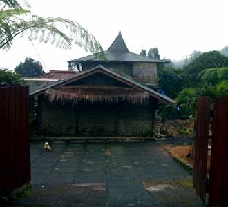 Vila-vila Bodong Pejabat di TN Halimun