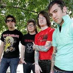 Fall Out Boy Klaim Bubar Lewat Twitter