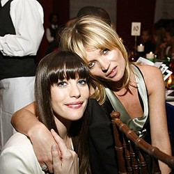 Liv Tyler Suka Bergaya Dengan Baju Kate Moss