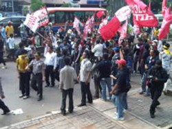 Demo di KPK Ricuh, Jumper Kejar-Kejaran dengan Polisi