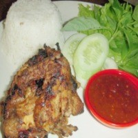 Ayam Bakar Khas Jawa Timur... Uenake Rek!