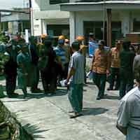 Eksekusi Rumdin TNI AL Ditunda, Warga Tetap Bersiaga