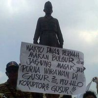 Warga Perak Wadul Patung