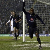 Hat-trick Defoe Lajukan Spurs