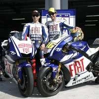 Rossi & Lorenzo Semakin di Depan