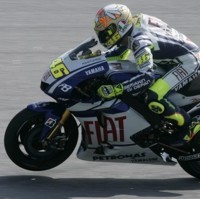 Rossi Pimpin Hari Pertama