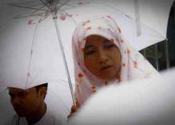 Payung Putih dan Tabur Bunga untuk Kematian Nurani MA